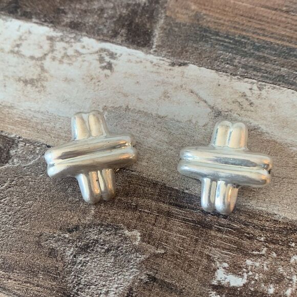 Vintage Barra Signed Clip On Earnings Sterling Silver X’s Crosses Kisses Bold - Picture 14 of 14